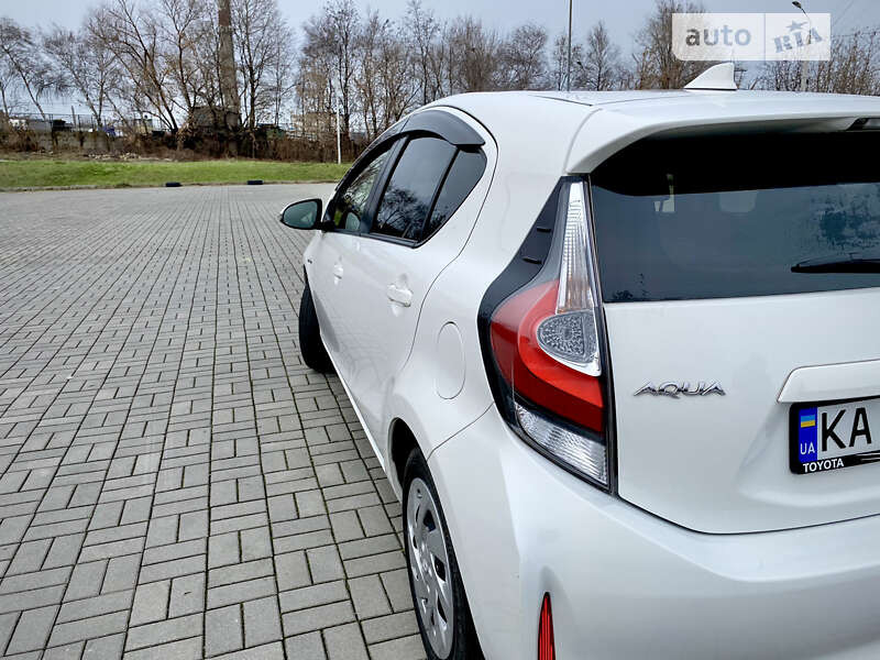 Хэтчбек Toyota Aqua 2017 в Днепре