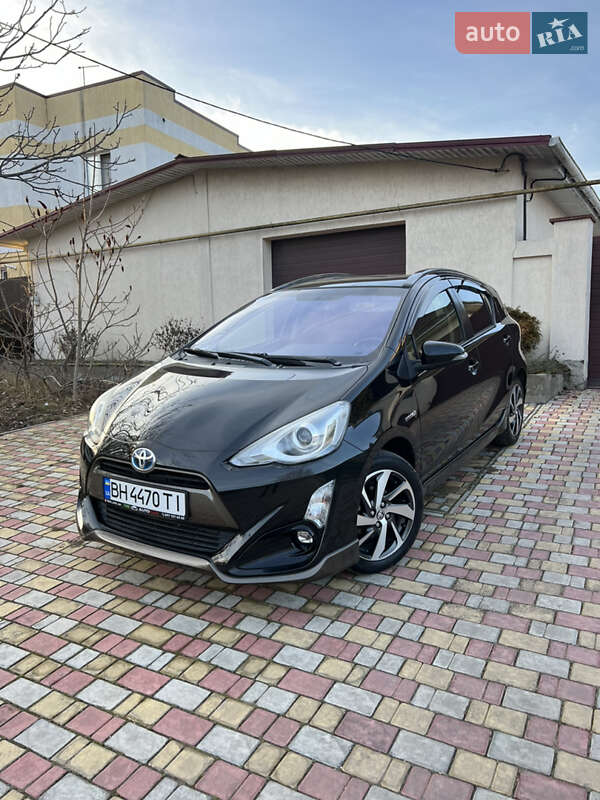 Хэтчбек Toyota Aqua 2015 в Одессе