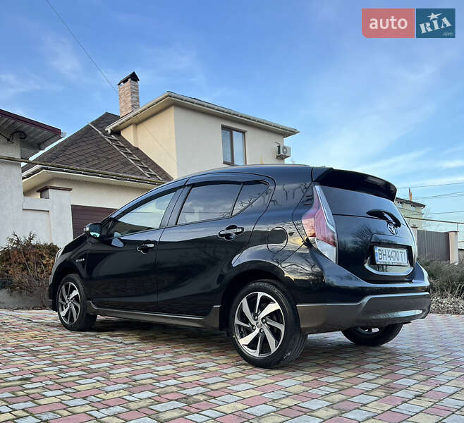 Хэтчбек Toyota Aqua 2015 в Одессе