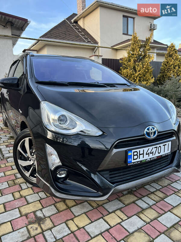 Хэтчбек Toyota Aqua 2015 в Одессе