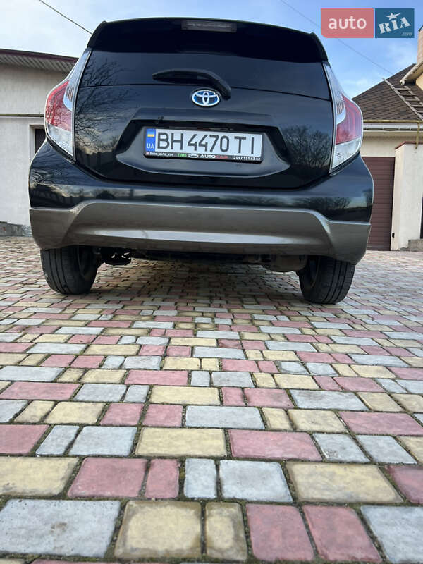 Хэтчбек Toyota Aqua 2015 в Одессе