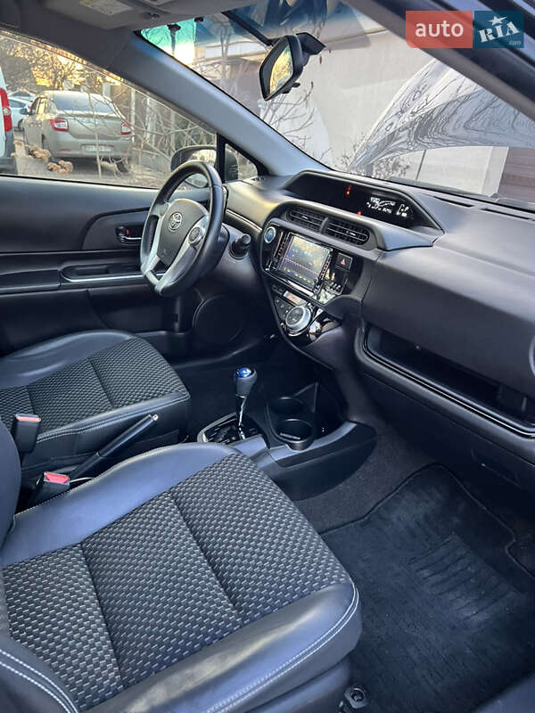 Хэтчбек Toyota Aqua 2015 в Одессе