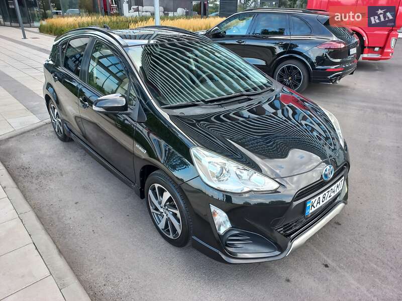 Хэтчбек Toyota Aqua 2015 в Киеве