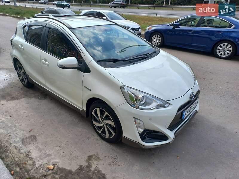 Хэтчбек Toyota Aqua 2015 в Киеве