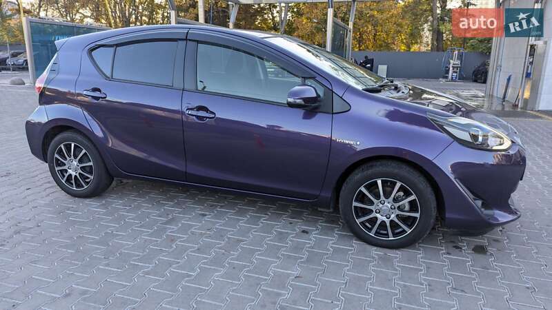 Хетчбек Toyota Aqua 2017 в Одесі