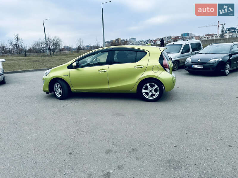 Хэтчбек Toyota Aqua 2015 в Виннице