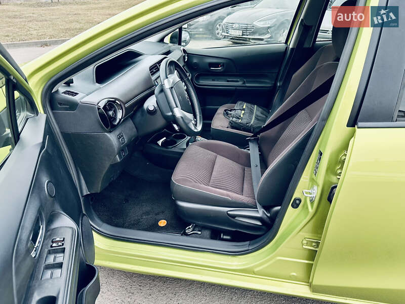 Хэтчбек Toyota Aqua 2015 в Виннице