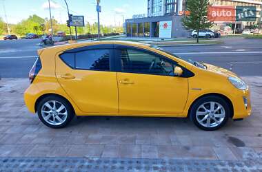 Хэтчбек Toyota Aqua 2015 в 