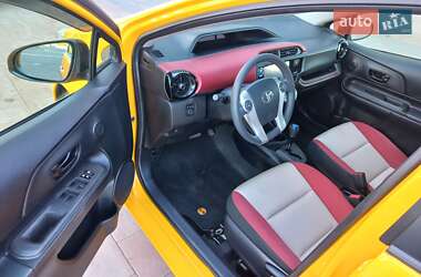 Хэтчбек Toyota Aqua 2015 в 