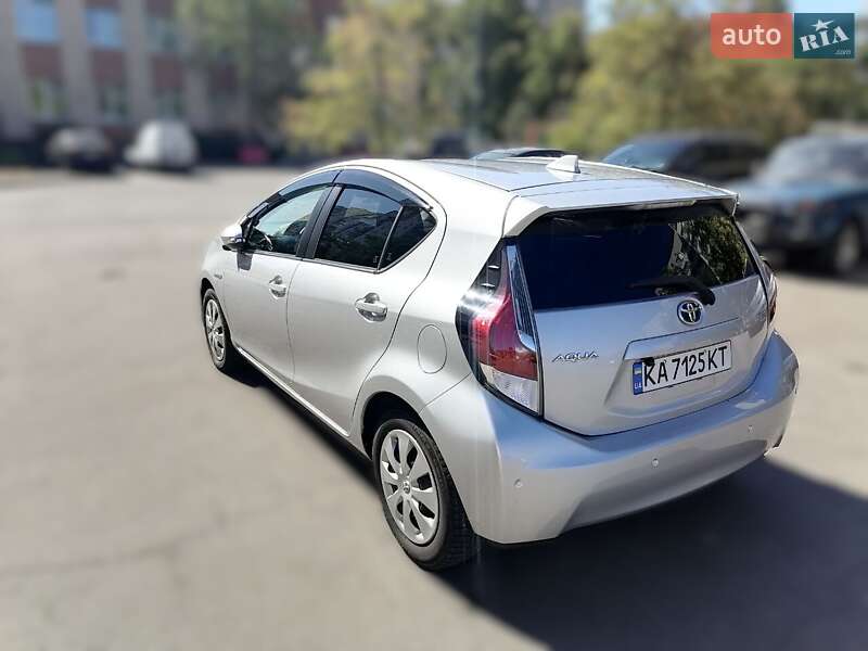 Хэтчбек Toyota Aqua 2015 в Киеве