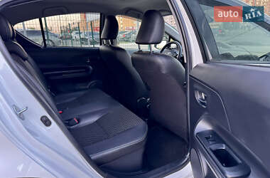 Хэтчбек Toyota Aqua 2017 в 