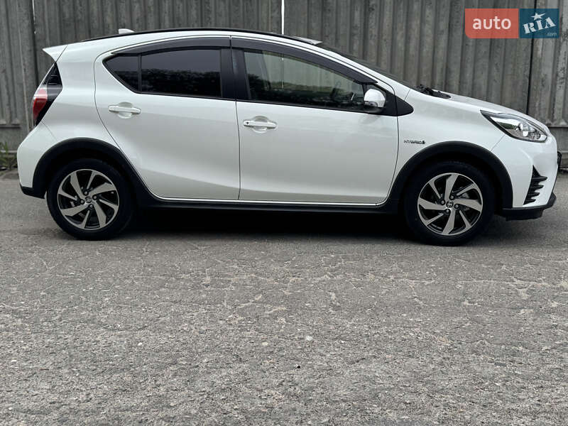 Хетчбек Toyota Aqua 2017 в Києві