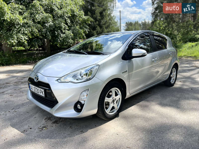 Хэтчбек Toyota Aqua 2015 в 
