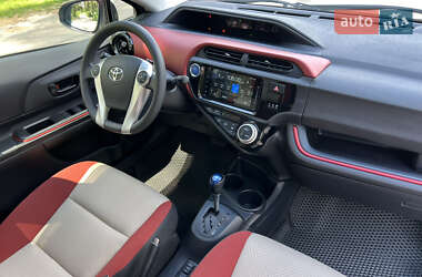 Хэтчбек Toyota Aqua 2015 в 