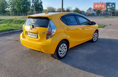 Хэтчбек Toyota Aqua 2015 в 