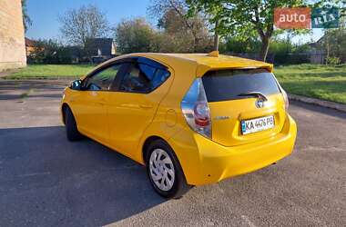 Хэтчбек Toyota Aqua 2015 в 