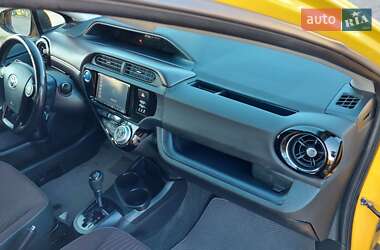 Хэтчбек Toyota Aqua 2015 в 