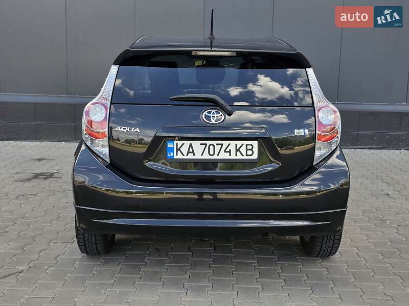 Хетчбек Toyota Aqua 2013 в Києві