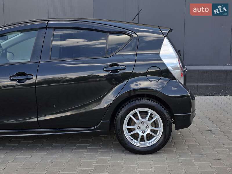 Хетчбек Toyota Aqua 2013 в Києві