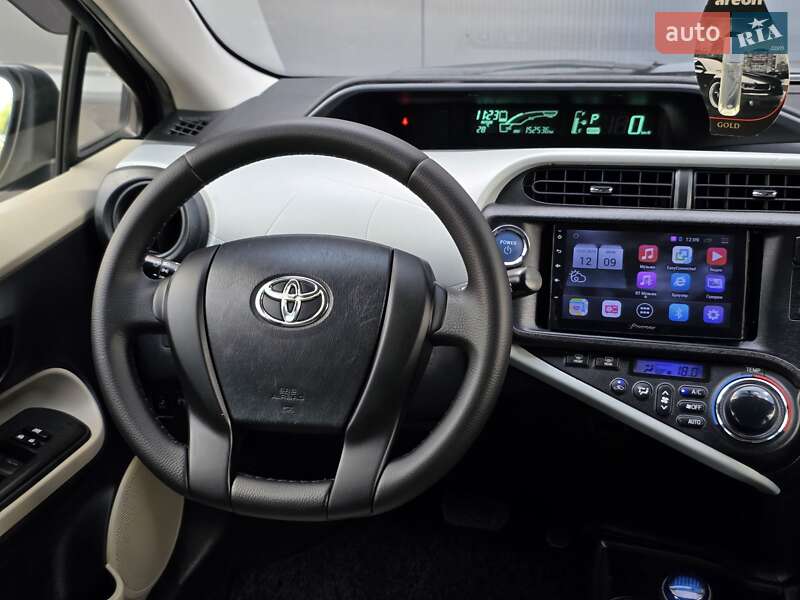 Хетчбек Toyota Aqua 2013 в Києві