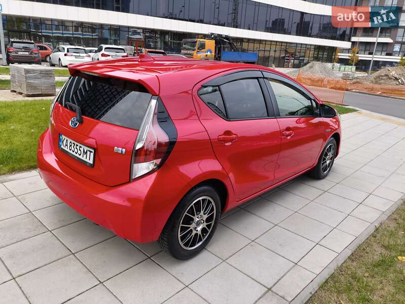 Хэтчбек Toyota Aqua 2016 в Киеве