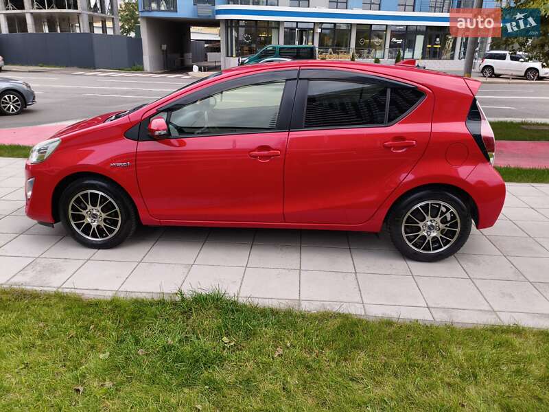 Хэтчбек Toyota Aqua 2016 в Киеве