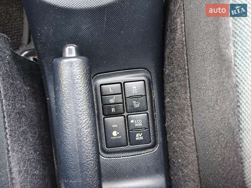 Хэтчбек Toyota Aqua 2016 в Киеве