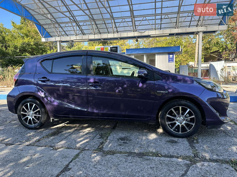 Хетчбек Toyota Aqua 2017 в Одесі