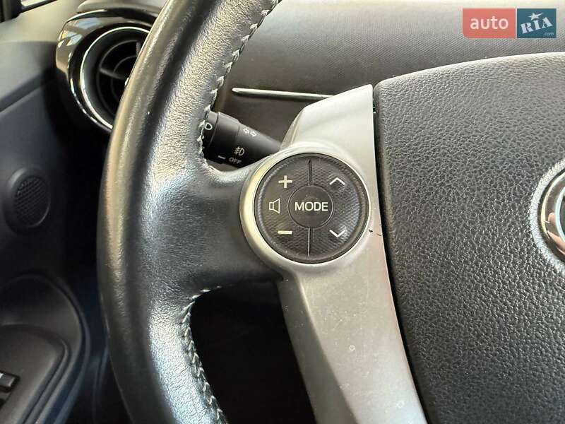 Хэтчбек Toyota Aqua 2015 в Киеве фото 19 Хэтчбек Toyota Aqua 2015 в Киеве