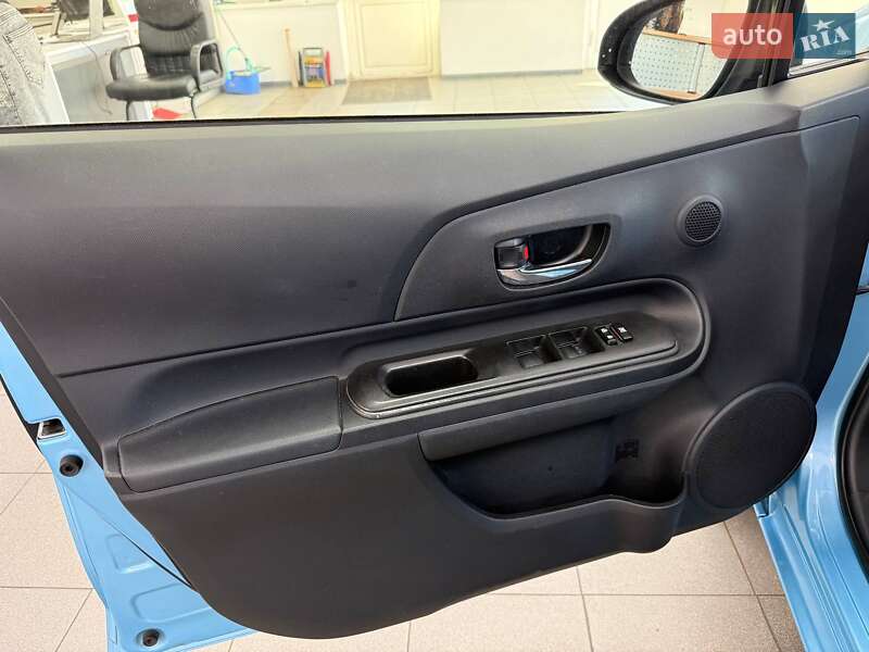 Хэтчбек Toyota Aqua 2015 в Киеве фото 14 Хэтчбек Toyota Aqua 2015 в Киеве