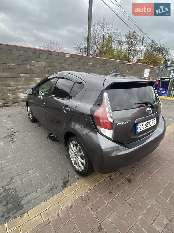 Хэтчбек Toyota Aqua 2015 в Киеве фото Хэтчбек Toyota Aqua 2015 в Киеве