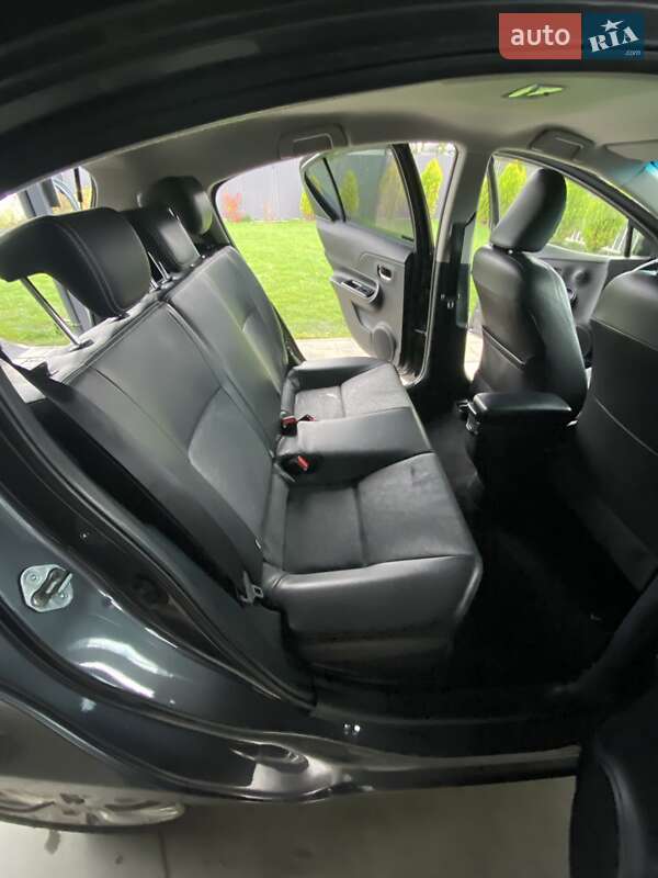 Хэтчбек Toyota Aqua 2015 в Киеве фото 7 Хэтчбек Toyota Aqua 2015 в Киеве