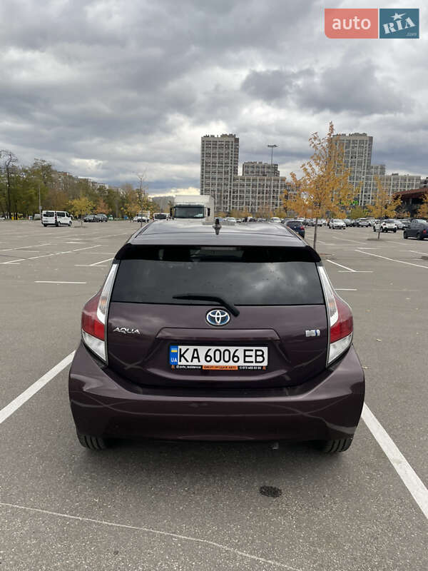 Хэтчбек Toyota Aqua 2015 в Киеве