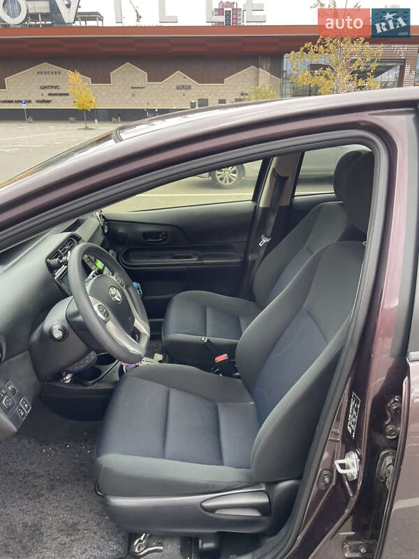 Хэтчбек Toyota Aqua 2015 в Киеве