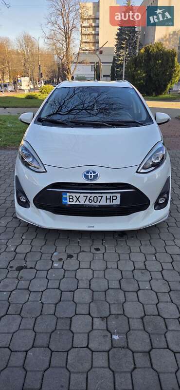 Хетчбек Toyota Aqua 2017 в Хмельницькому