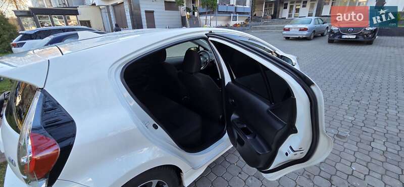 Хетчбек Toyota Aqua 2017 в Хмельницькому