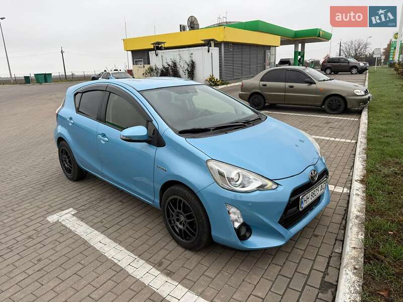 Хэтчбек Toyota Aqua 2015 в Измаиле