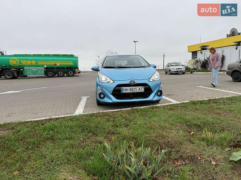 Хэтчбек Toyota Aqua 2015 в Измаиле