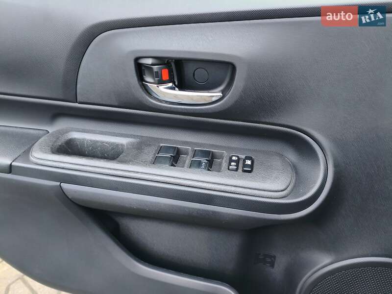 Хэтчбек Toyota Aqua 2015 в Киеве фото 25 Хэтчбек Toyota Aqua 2015 в Киеве