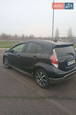 Хэтчбек Toyota Aqua 2015 в Кривом Роге