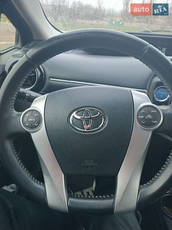 Хэтчбек Toyota Aqua 2015 в Кривом Роге