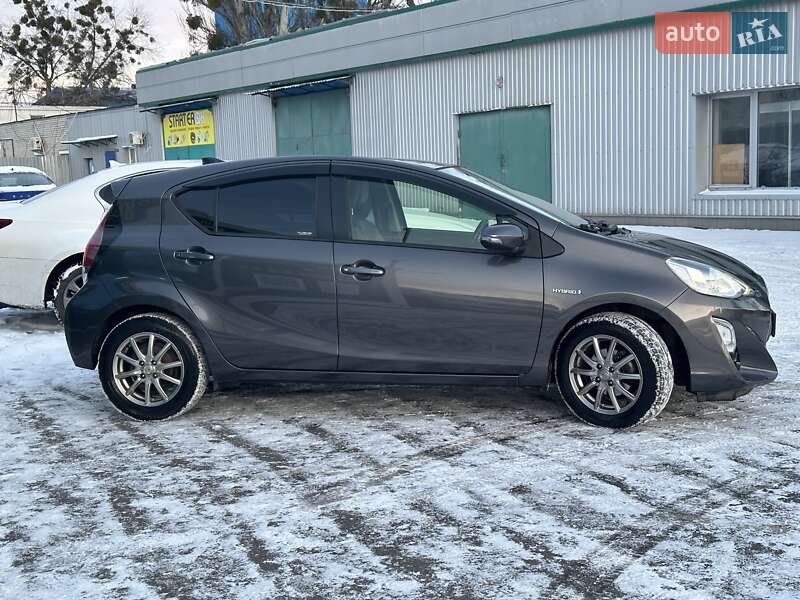 Хетчбек Toyota Aqua 2015 в Києві