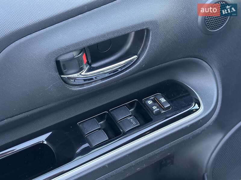 Хетчбек Toyota Aqua 2015 в Києві