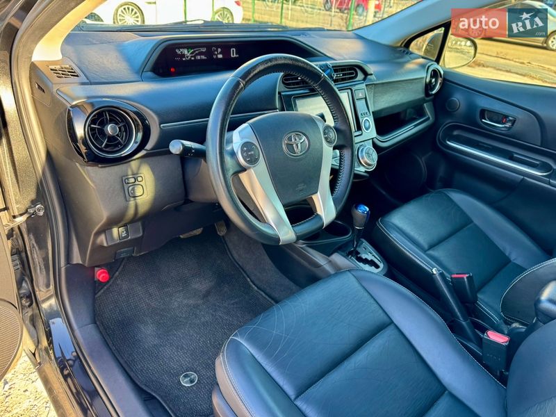 Хэтчбек Toyota Aqua 2015 в Киеве