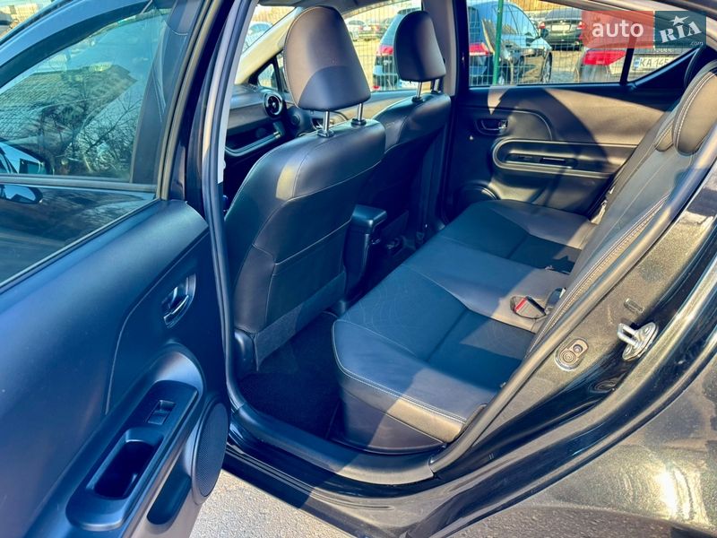 Хэтчбек Toyota Aqua 2015 в Киеве