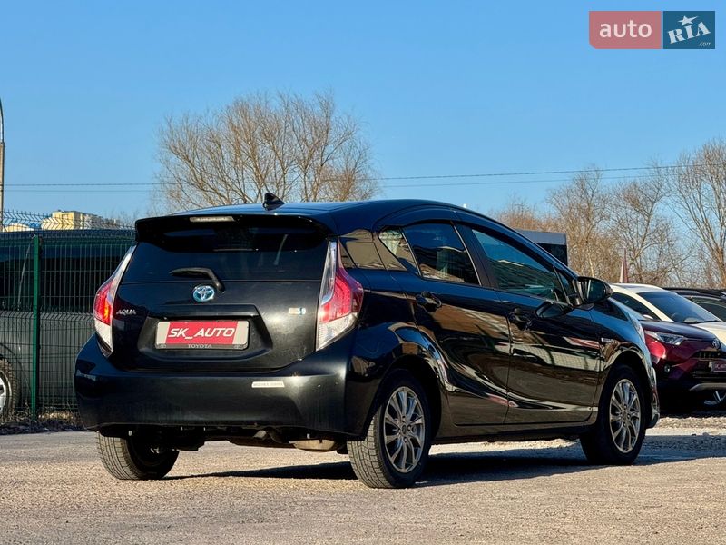 Хэтчбек Toyota Aqua 2015 в Киеве