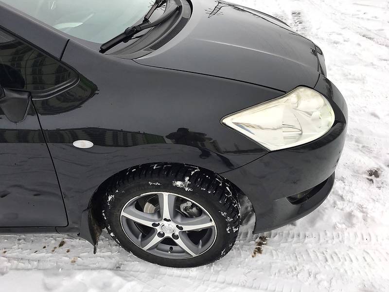 Хэтчбек Toyota Auris 2009 в Ивано-Франковске
