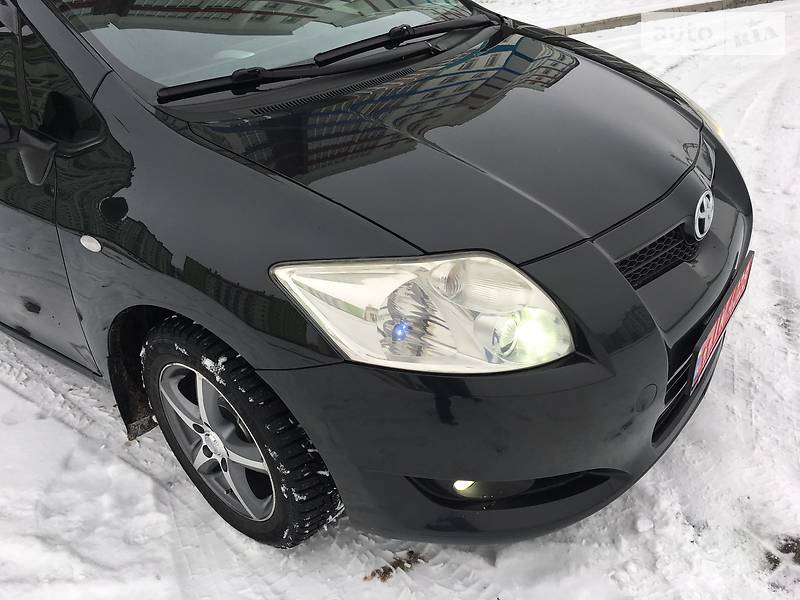 Хэтчбек Toyota Auris 2009 в Ивано-Франковске