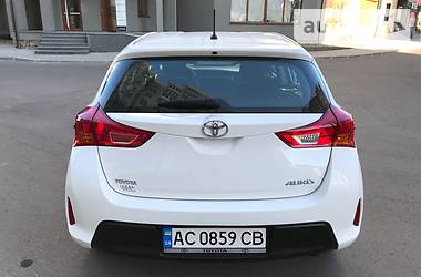 Хэтчбек Toyota Auris 2014 в Луцке