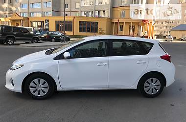 Хэтчбек Toyota Auris 2014 в Луцке